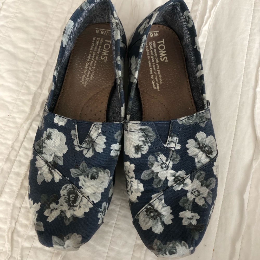 Toms Blue, Grey, White Floral Classics size 6.5